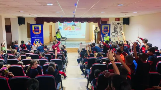 Jandarmadan öğrencilere trafik eğitimi