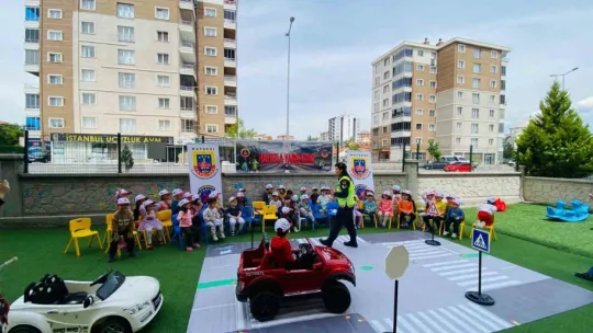 Jandarmadan öğrencilere trafik eğitimi