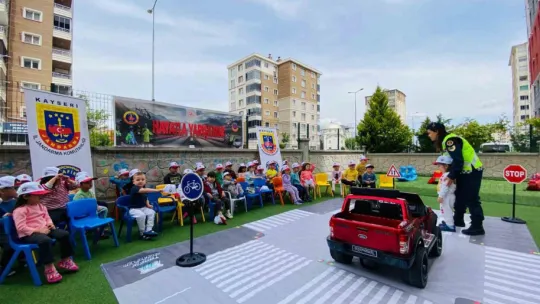 Jandarmadan öğrencilere trafik eğitimi