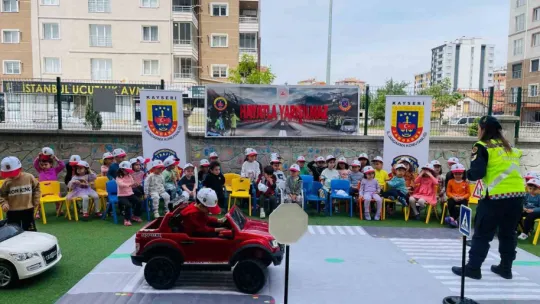 Jandarmadan öğrencilere trafik eğitimi