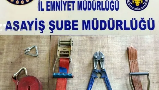 Kablo hırsızı 3 kişi yakalandı