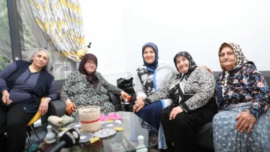 Çolakbayrakdar çifti yaşlıları ziyaret etti