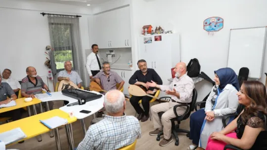 Çolakbayrakdar çifti yaşlıları ziyaret etti