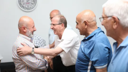 Çolakbayrakdar çifti yaşlıları ziyaret etti