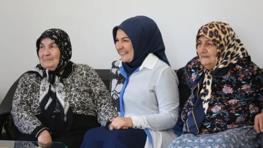 Çolakbayrakdar çifti yaşlıları ziyaret etti