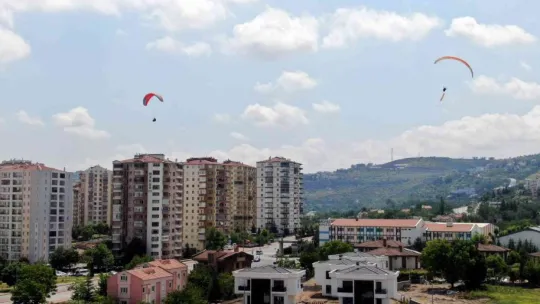 Kadına şiddete 'paraşütlü farkındalık'