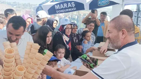 Kahramanmaraşlılar Kültür ve Sanat Festivali'nde ücretsiz dondurma dağıtıldı