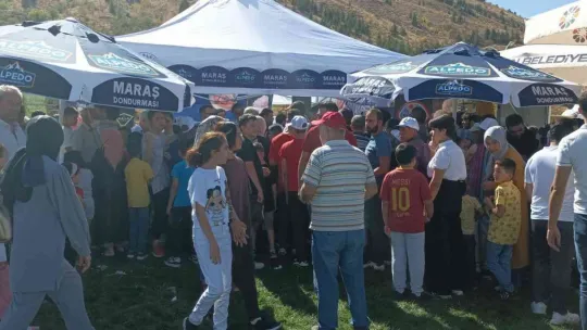 Kahramanmaraşlılar Kültür ve Sanat Festivali'nde ücretsiz dondurma dağıtıldı