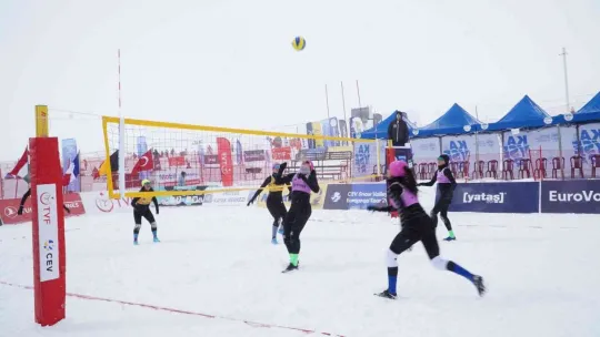 Kar Voleybolu Avrupa Kupası heyecanı Erciyes'te başladı