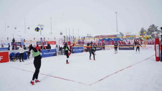 Kar Voleybolu Avrupa Kupası heyecanı Erciyes'te başladı