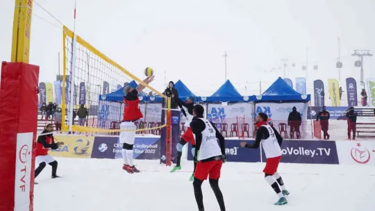 Kar Voleybolu Avrupa Kupası heyecanı Erciyes'te başladı