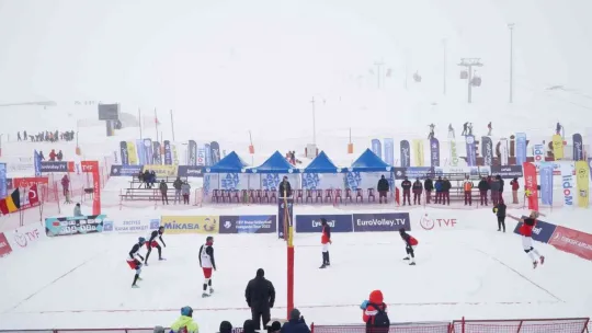 Kar Voleybolu Avrupa Kupası heyecanı Erciyes'te başladı
