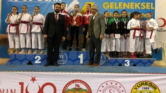 Karate sporcuları Adana'dan dereceler ile döndü