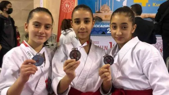 Karate sporcuları Adana'dan dereceler ile döndü