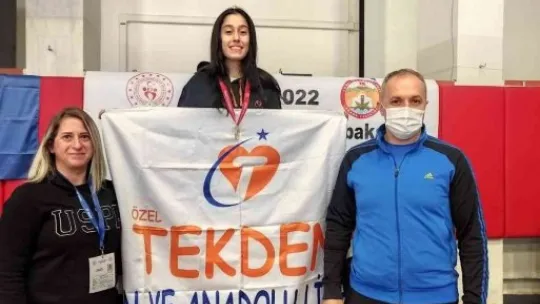 Karateciler Adana'dan dereceler ile döndü