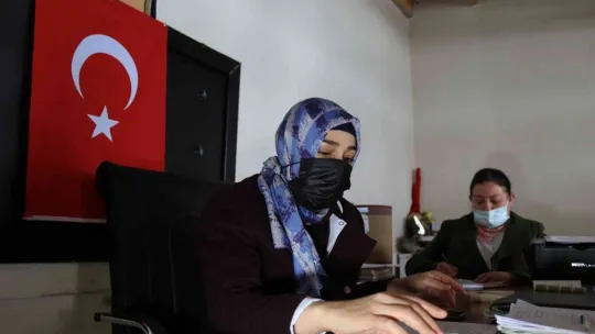 Karlı yolları aşıp, aşılıyorlar