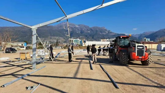 Katar'dan 3 bin kişilik hastane ve 3 helikopter desteği