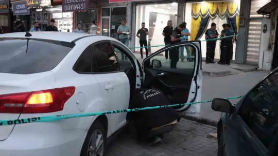 Kavgayı ayırmaya çalışan esnaf silahla vuruldu