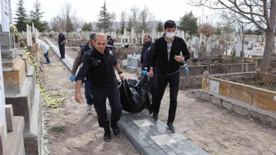 Mezarlıkta intihar etti