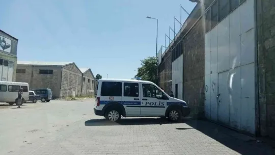 Kayısı toplamak için çıktığı çatıdan düşüp öldü