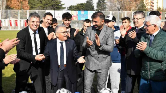 Büyükşehir'den Amatör Kulüplere Malzeme Desteği