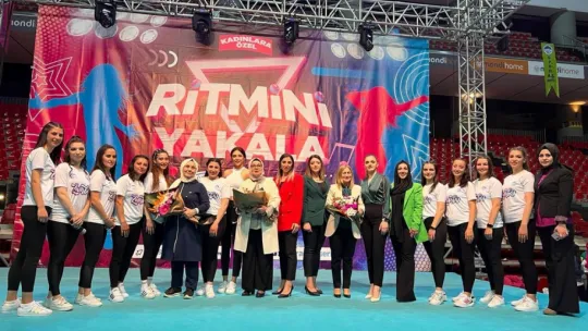 Kayseri'de bin kadınlı, dans, aerobik, zumba etkinliği tepki çekti