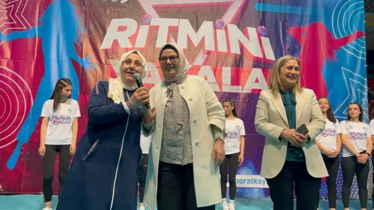 Kayseri'de bin kadınlı, dans, aerobik, zumba etkinliği tepki çekti