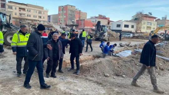 Kayseri'nin afet bölgesinde konteyner çarşı yapımı tüm hızıyla sürüyor