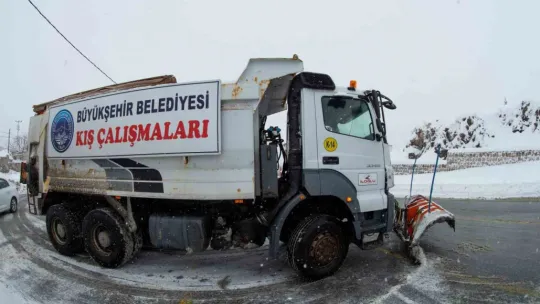 Büyükşehir, karla mücadele için 'tam tekmil' görev başında