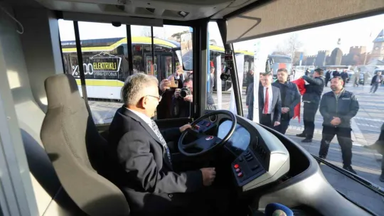 Kayseri Büyükşehir, ulaşım filosuna 15 yeni elektrikli otobüs kattı