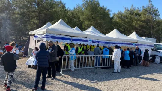 Büyükşehirden 15 Bin Depremzedeye Sıcak Yemek Hizmeti