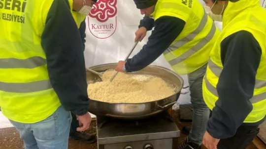 Büyükşehirden 15 Bin Depremzedeye Sıcak Yemek Hizmeti