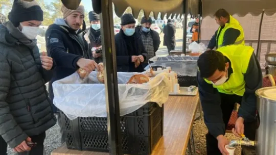 Büyükşehirden 15 Bin Depremzedeye Sıcak Yemek Hizmeti