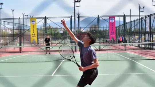 Kayseri'de 19 Mayıs GençlikKupası Tenis turnuvası tamamlandı