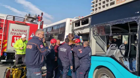 Halk otobüsleri çarpıştı: Çok sayıda yaralı var