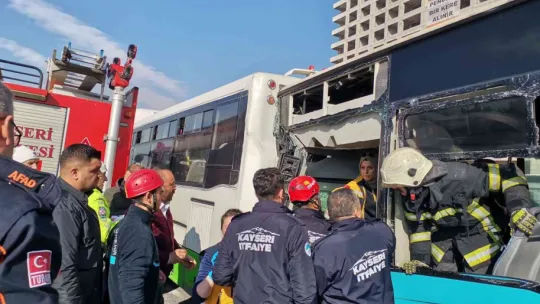 Halk otobüsleri çarpıştı: Çok sayıda yaralı var