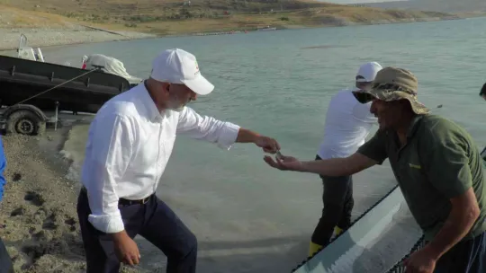 Kayseri'de 2 milyon yavru sazan balığı sularla buluşturuldu