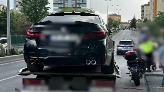 2041 yılına kadar ehliyetine el konulan sürücü yine rahat durmadı