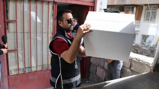 Kayseri'de 3 milyon adet boş makaron ele geçirildi