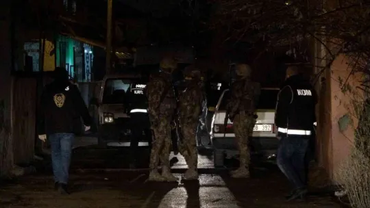 Kayseri'de 300 polisle 20 adrese şafak operasyonu: 50 gözaltı