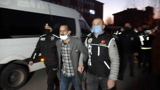 Kayseri'de 300 polisle 20 adrese şafak operasyonu: 50 gözaltı