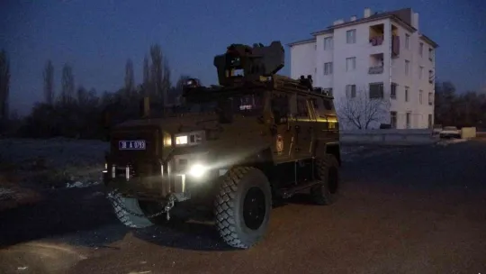 Kayseri'de 300 polisle 20 adrese şafak operasyonu: 50 gözaltı