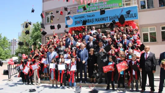 Kayseri'de 314 bin 161 öğrenci karne heyecanı yaşadı