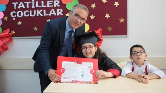 Kayseri'de 314 bin 161 öğrenci karne heyecanı yaşadı