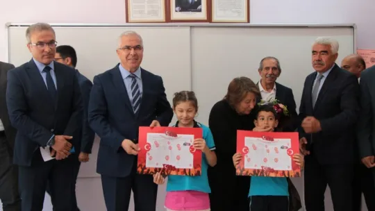 Kayseri'de 314 bin 161 öğrenci karne heyecanı yaşadı
