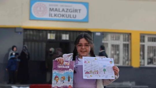 Kayseri'de 314 bin 736 öğrenci karne heyecanı yaşadı