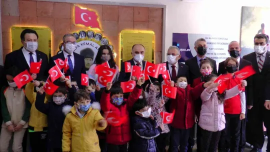 Kayseri'de 314 bin 736 öğrenci karne heyecanı yaşadı