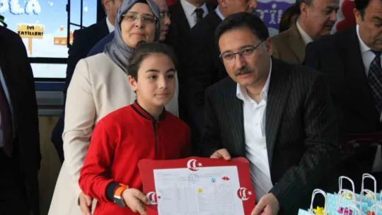 Kayseri'de 323 bin öğrenci karne aldı