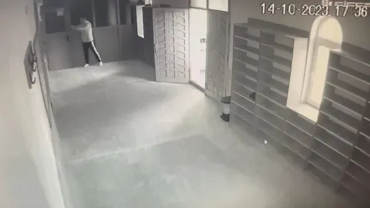 Camiden hırsızlık yapan şahıs yakalandı