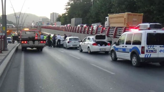 Kayseri'de 6 araçlı zincirleme kaza: 2 yaralı